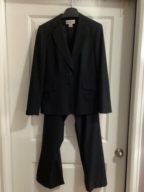 Jones New York Black Two-Button Women's Suit Jacket & Trousers